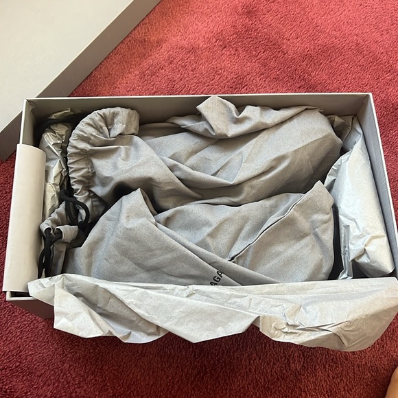 COPY - Balenciaga chunky slides in black - Picture 2 of 8